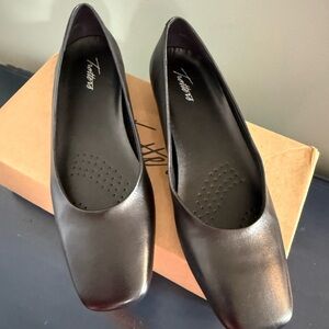 Trotters HONOR Black Leather Square Toe Slip On Flats, Womens Size 9.5 N